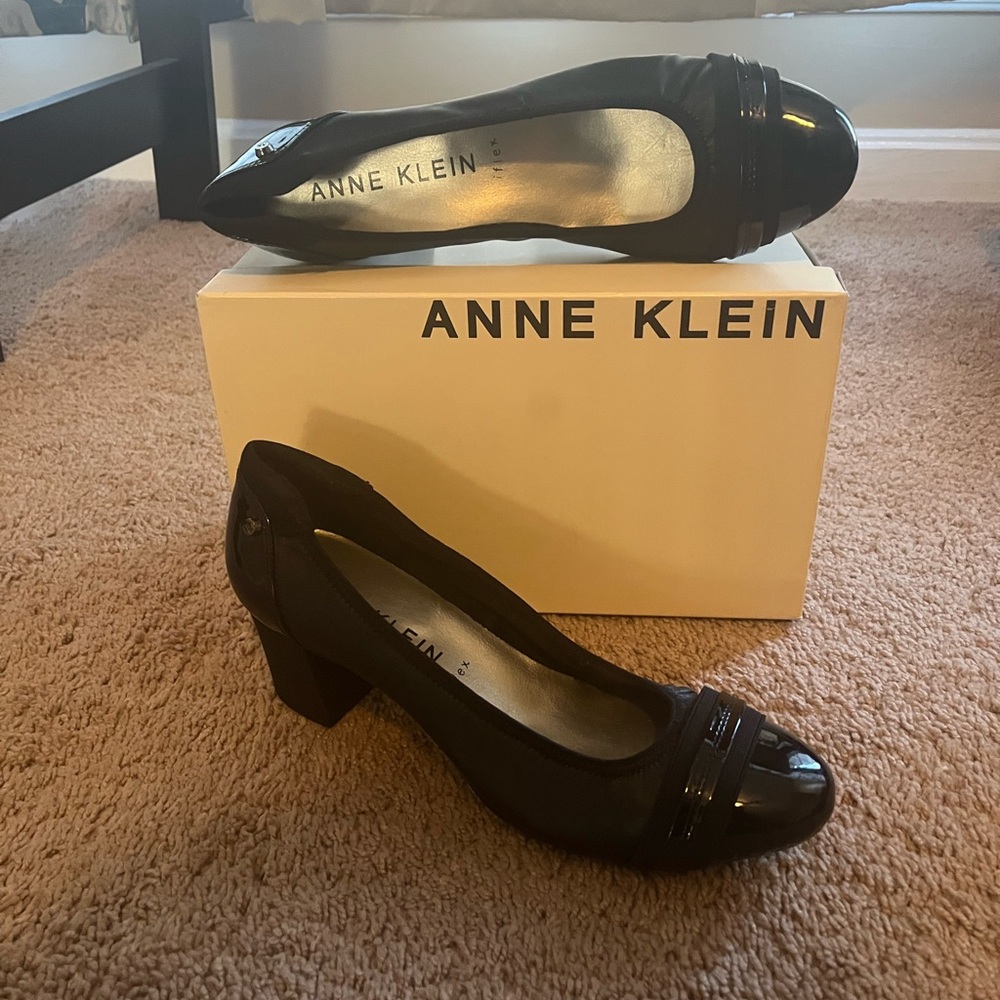 Anne Klein black round toe flex heal pump. NWT. Size 11